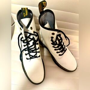 Dr Martens woman’s size 8